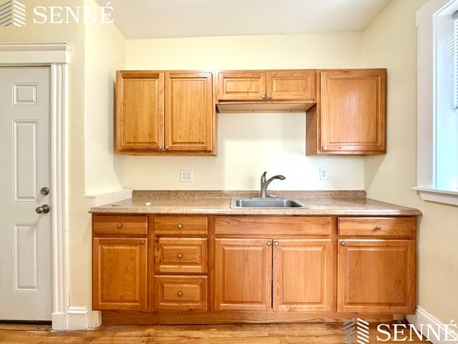 Building Photo - 6 Sherborn Ct