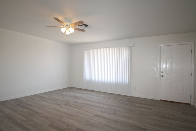 Building Photo - FULLY REMODELED 3BD/2BA SINGLE STORY HOME!