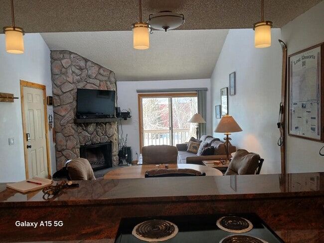 Building Photo - 203 E Meadow Mile