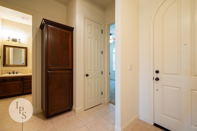 Building Photo - Tuscan Bluffs at Copper River - Granville Home, 4BR/3BA, On Golf Course - Lots of Amenities