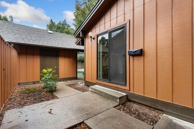 Foto del edificio - Central Fort Collins Townhouse with 3 Bedr...