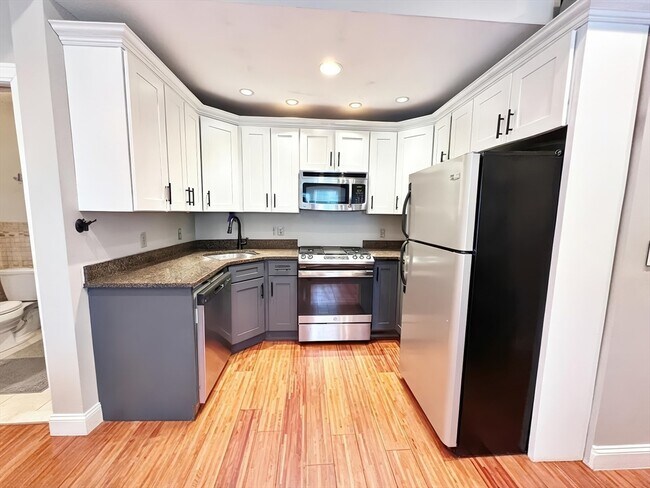 Foto del edificio - 499-501-501 Sumner St