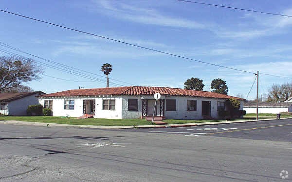 Building Photo - 901-905 Flower St