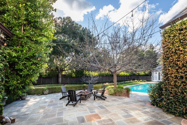 Building Photo - 25500 Burke Ln