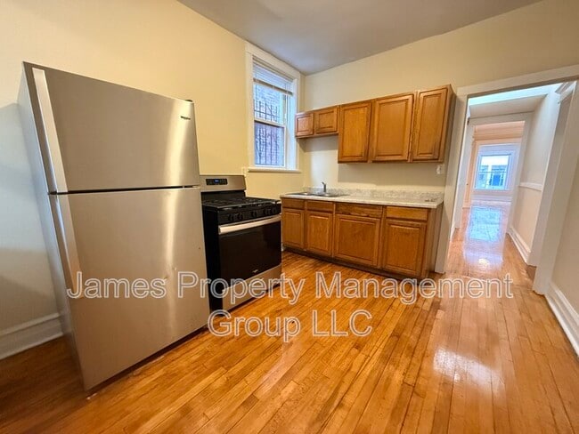 Building Photo - 3213 W Warren Blvd