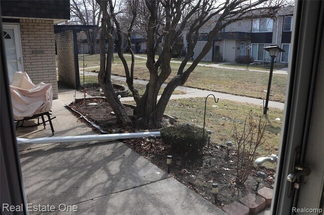 Foto del edificio - 8256 Karam Blvd