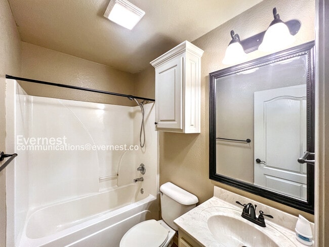 Building Photo - 45 Castleton Dr