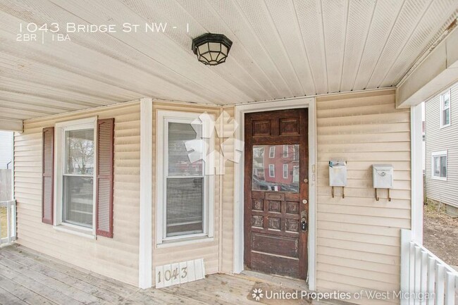 Foto del edificio - 1043 Bridge St NW