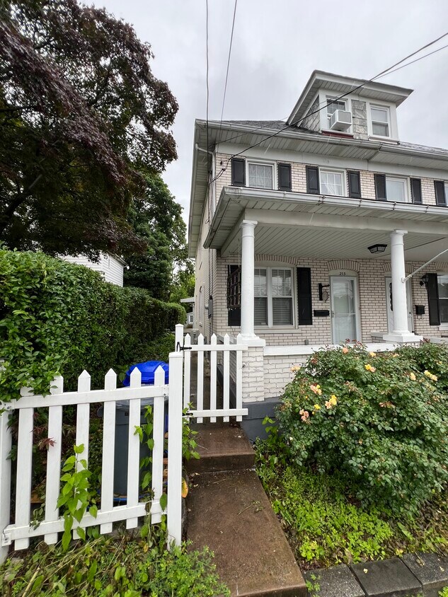 Foto principal - 213 6th St