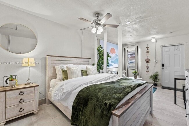 Building Photo - 12101 Everglades St