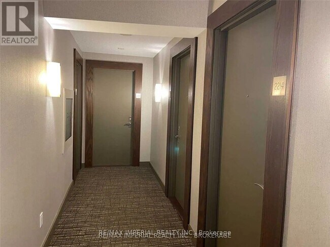 Photo du bâtiment - 761-2761 Bay St.