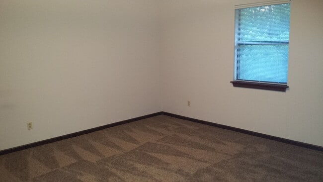 Building Photo - 505 Columbia Dr
