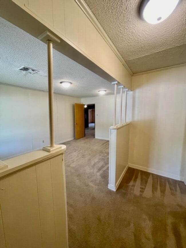 Building Photo - 115 Dawn Dr