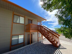 Building Photo - 582 Spruce Dr