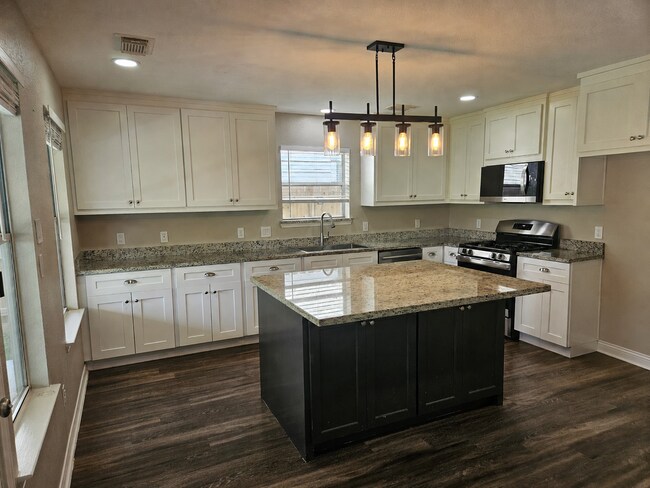 Building Photo - 15406 Lynford Crest Dr