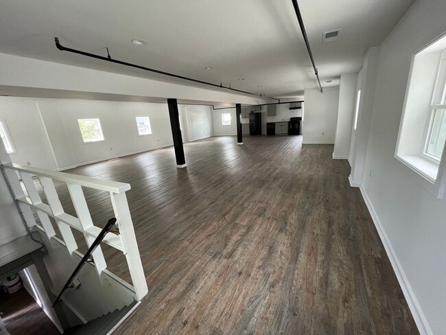 Building Photo - Loft apartment on Seventh