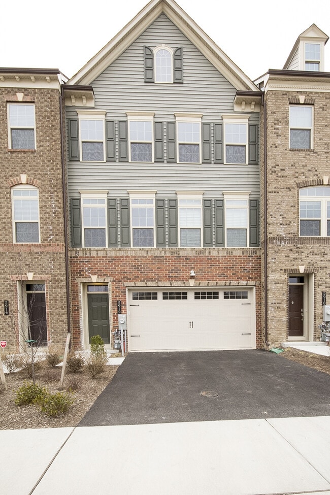 Building Photo - 2912 Middleham Ct