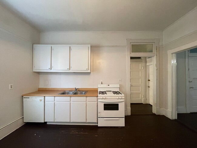 Building Photo - Spacious One Bedroom Apartment in Great Do...