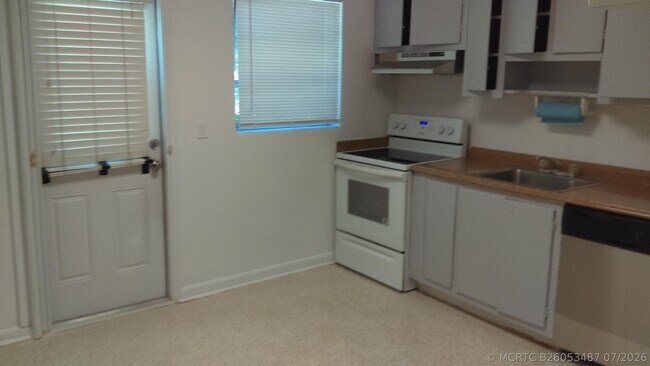 Foto del edificio - 828 Prosperity Farms Rd