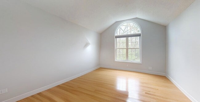 Building Photo - 8 Knollwood Ct