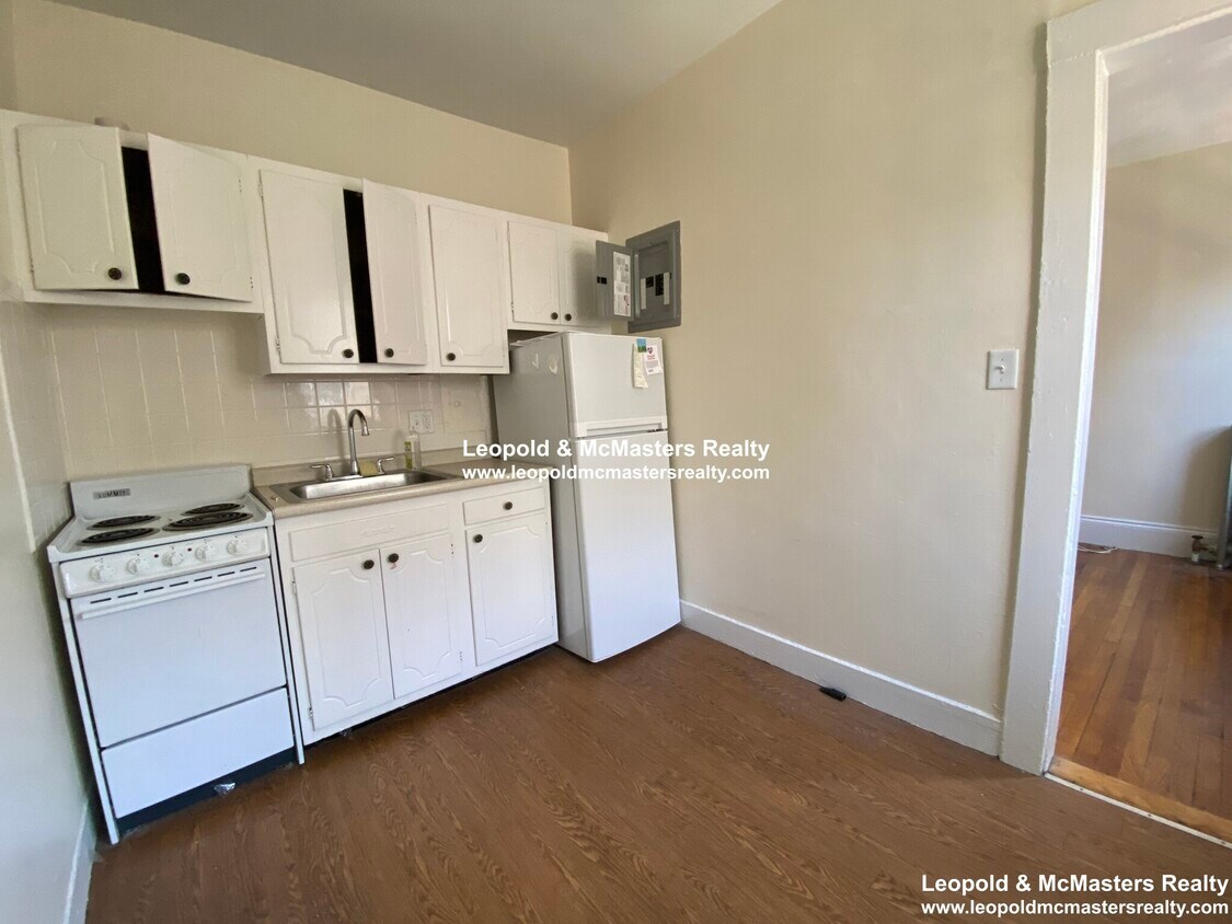 Primary Photo - 1375 Commonwealth Ave