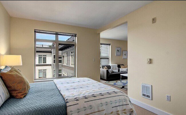 Foto del edificio - MOVE IN SPECIAL! One month off - Move in by 1/1/26 - TOP FLOOR UNIT, 1bd/1ba available now- 1 Par...
