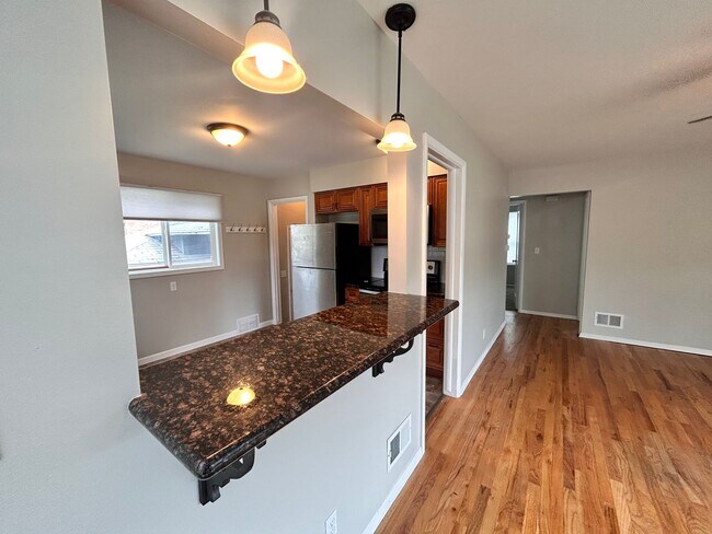 Building Photo - Inviting 3 Bed, 2 Bath Home w/ Garage on S...