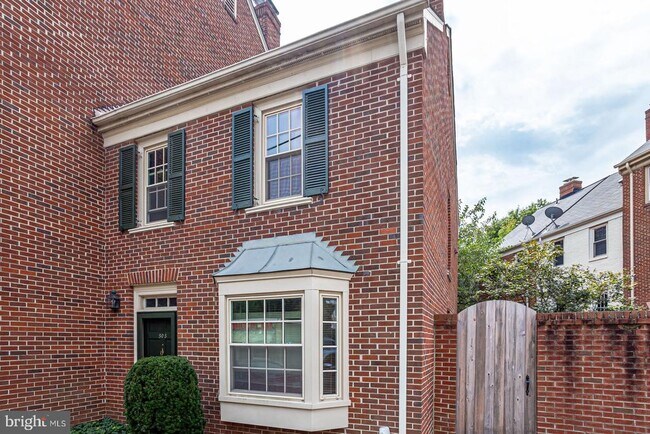 Foto del edificio - 808 Bashford Ln