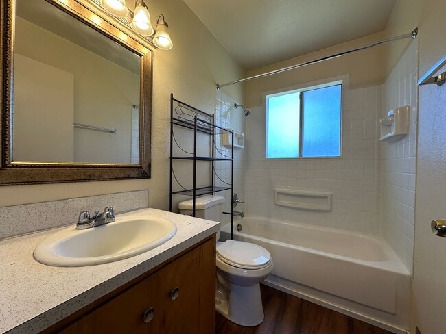 Foto del edificio - 903 W Delaware Ave