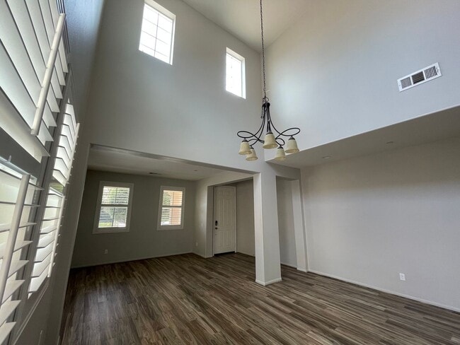 Building Photo - Spacious Chula Vista Home | 2 Car Garage | Pools, Gym & Tennis Courts