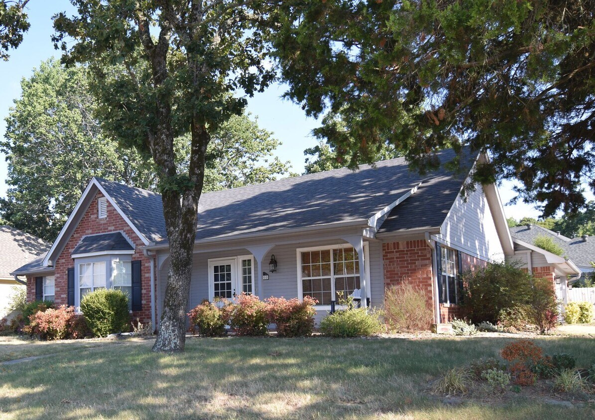 Foto principal - 3900 Bristol Ln