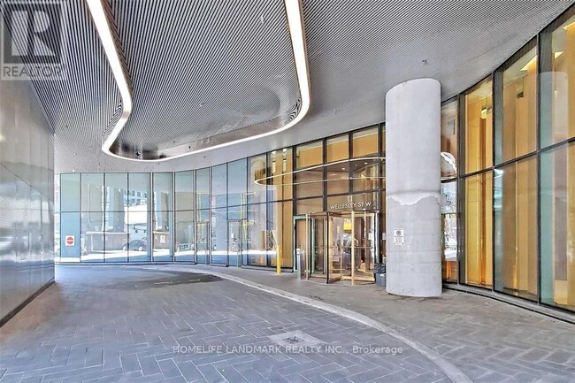 Building Photo - 11-4111 Wellesley St W