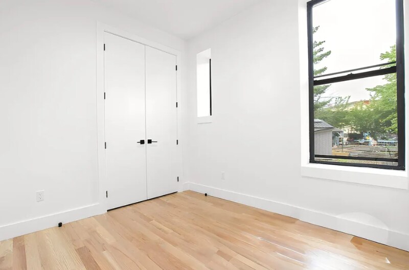 Foto principal - 1027 Putnam Ave
