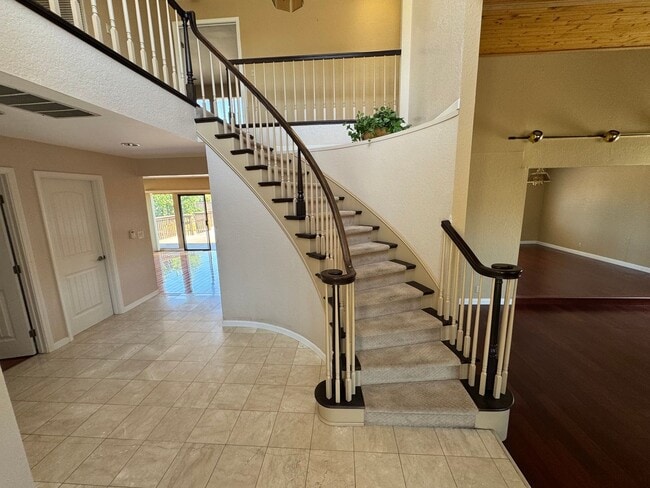 Building Photo - Spacious 5BD Fremont Home | 2-Story w/ Hug...