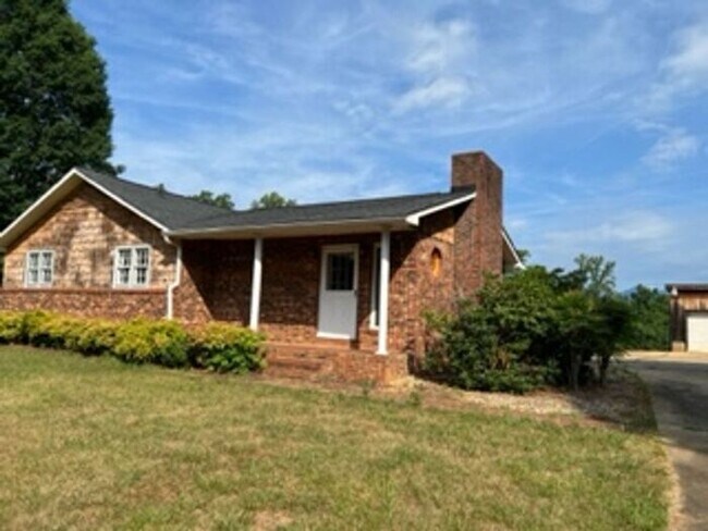 Building Photo - Old Fort Rental