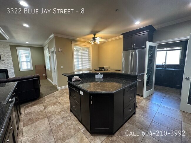 Photo du bâtiment - 7 Bedroom Home in Abbotsford!