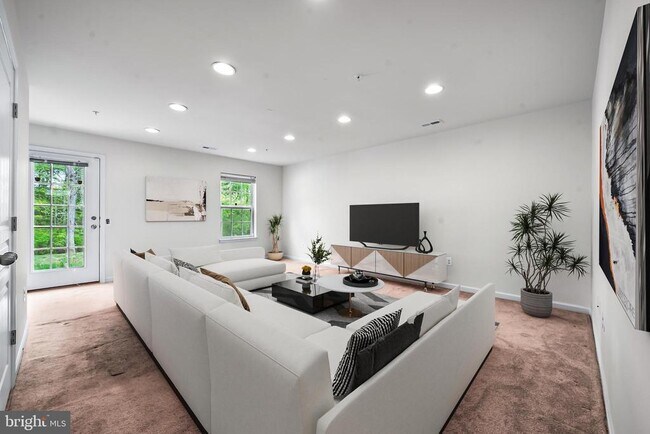 Foto del edificio - 644 Shore Forest Dr