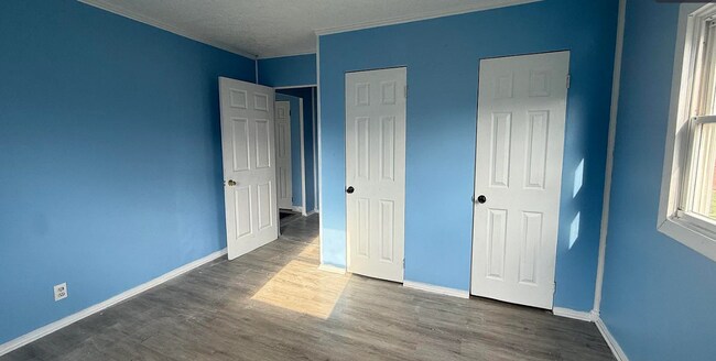 Foto del edificio - 2 bedroom house coming available SOON!
