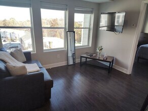 Building Photo - 205 Tiliwa Ct