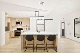 3327 Freshmeadows Dr