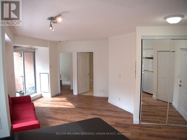 Building Photo - 20 Collier St