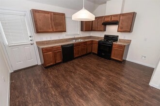 Building Photo - 14470 Platzer Dr