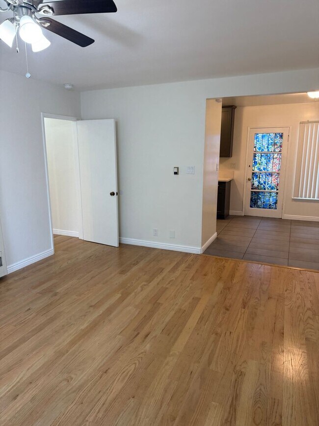 Foto del edificio - 180 S Mountain View Ave