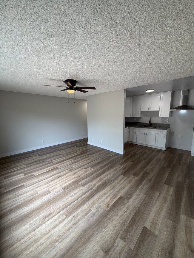 Building Photo - 1207 W 39th Pl