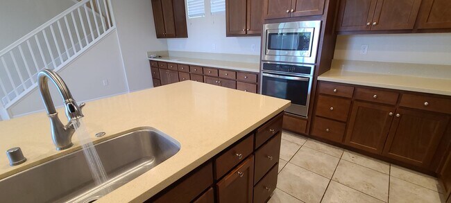 Building Photo - Beautiful 5 bedroom home in the Cannery Ne...