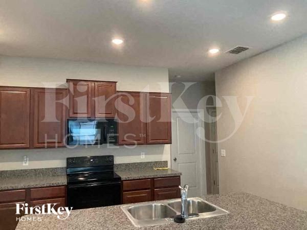 Building Photo - 10142 Carloway Hills Dr