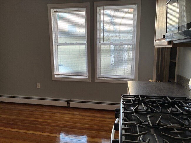 Foto del edificio - 129 S Elm St