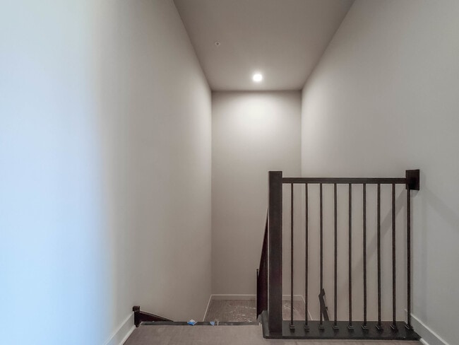 Building Photo - 818 N Wolcott Ave