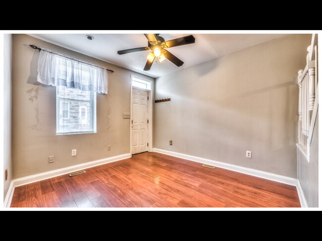 Foto del edificio - 1528 Clarkson St