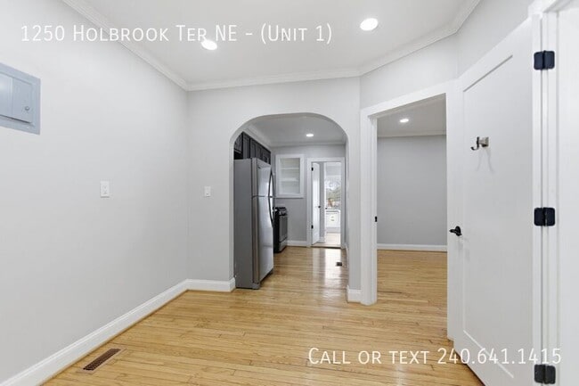 Foto del edificio - 1250 Holbrook Terrace NE